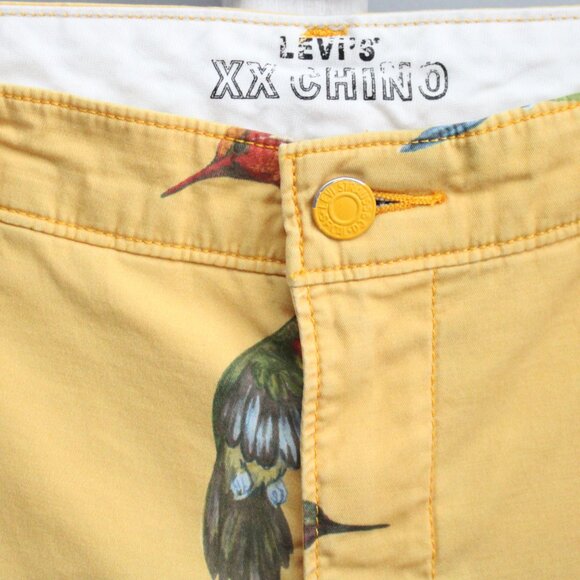 Levi's Xx Chino Taper II Yellow Hummingbird Pattern Shorts Men's Size 31 x 9.5 - Picture 9 of 9